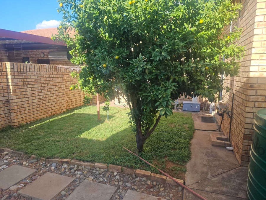 2 Bedroom Property for Sale in Rhodesdene Northern Cape